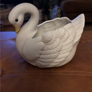 Vintage Homco #1402 Bisque Porcelain Swan Planter.